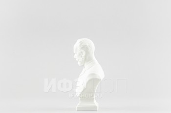П. И. Чайковский (высота 12.5 см)