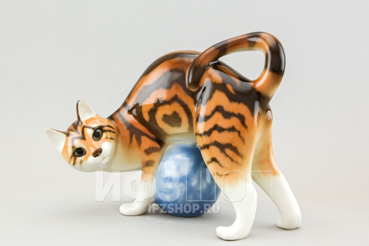 Кошка с клубком Мраморная (высота 19 см) 