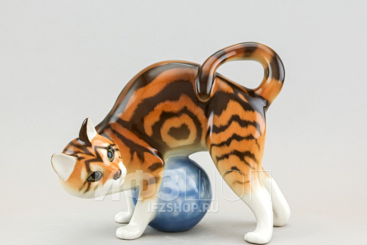 Кошка с клубком Мраморная (высота 19 см) 