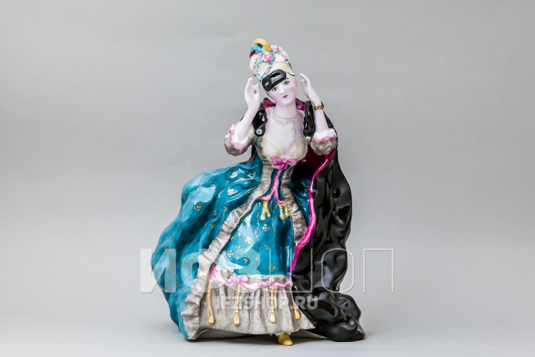 Дама с маской (высота 22.2 см) в Москве