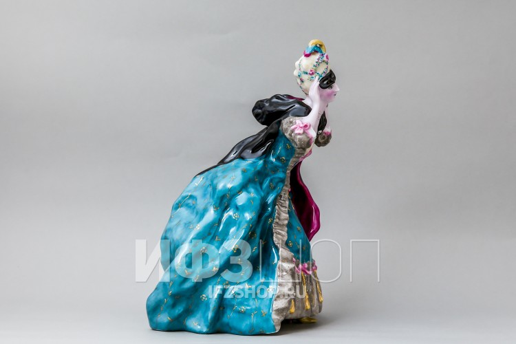 Дама с маской (высота 22.2 см) в Москве