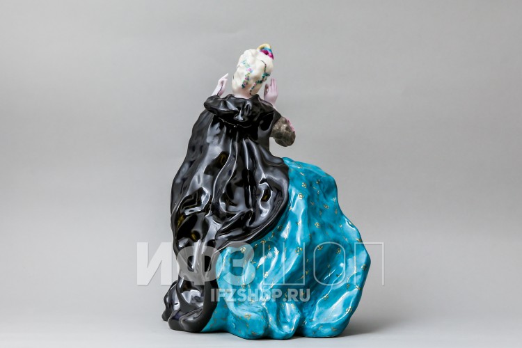 Дама с маской (высота 22.2 см) в Москве