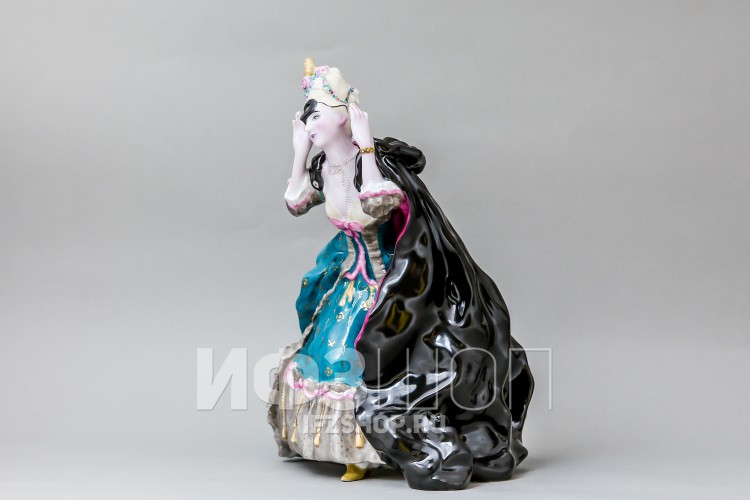 Дама с маской (высота 22.2 см) в Москве