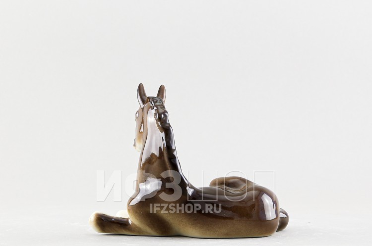 Жеребенок лежащий Коричневый (высота 10.8 см, несортный) 