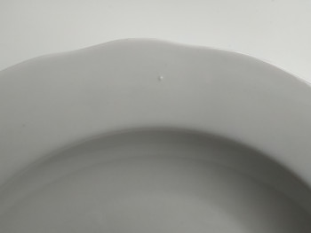 Тарелка глубокая 24 см ф. Вырезной край рис. Белый (уценка)