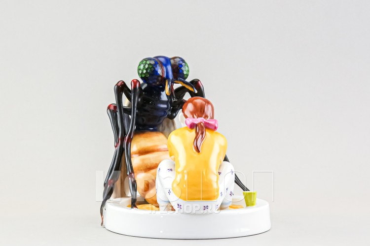 В песочнице (высота 13.5 см) 