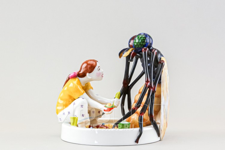 В песочнице (высота 13.5 см) 