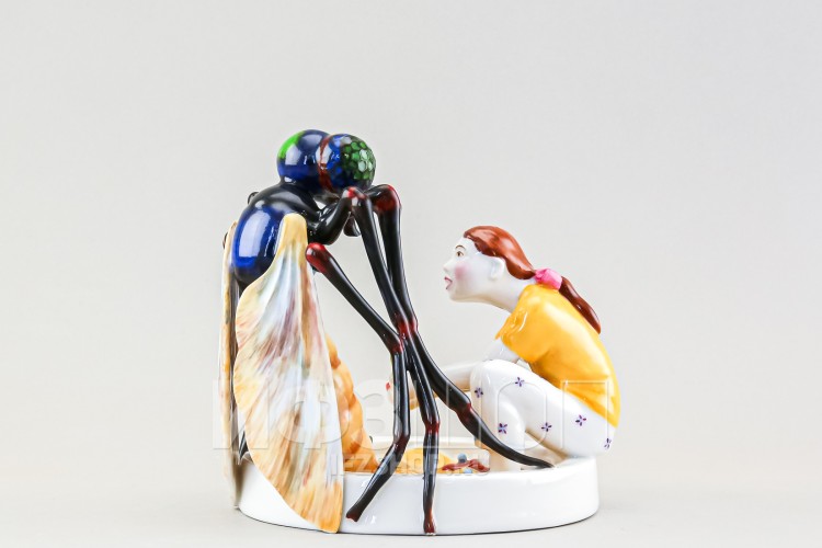 В песочнице (высота 13.5 см) 