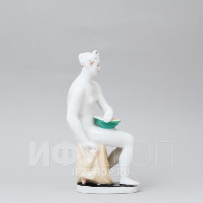 Женщина с тазиком (высота 14.8 см)