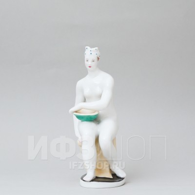 Женщина с тазиком (высота 14.8 см)