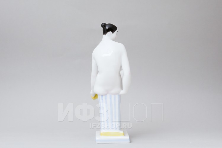 Женщина с туфлей (высота 18.4 см) в Москве