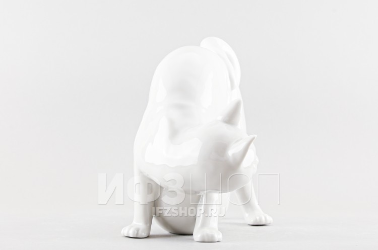 Кошка с клубком Белая (высота 19 см) 