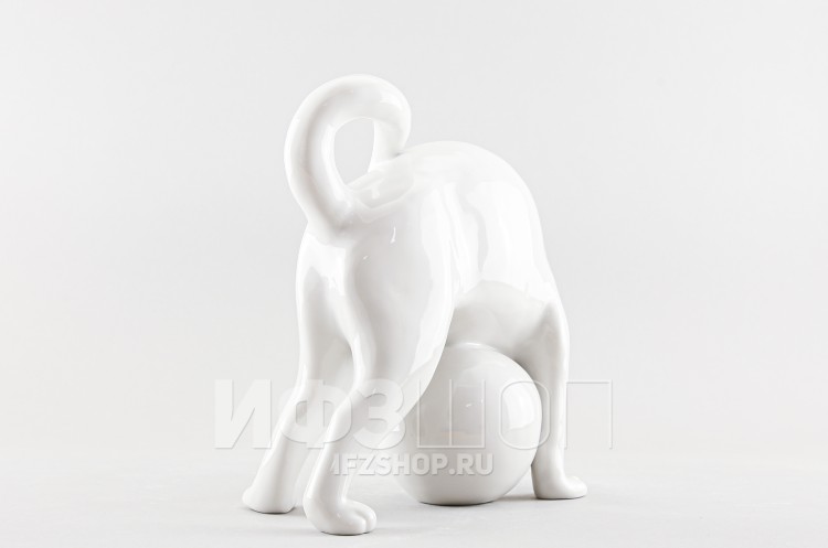 Кошка с клубком Белая (высота 19 см) 