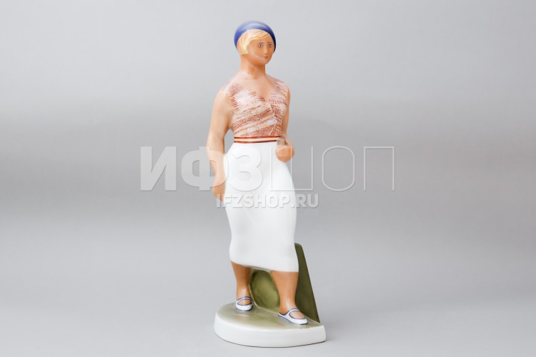 Идущая девушка (высота 25.3 см) в Москве