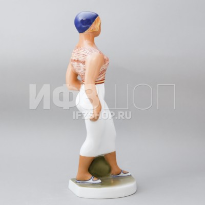 Идущая девушка (высота 25.3 см)
