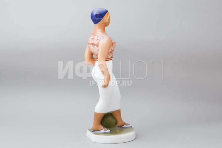 Идущая девушка (высота 25.3 см) в Москве