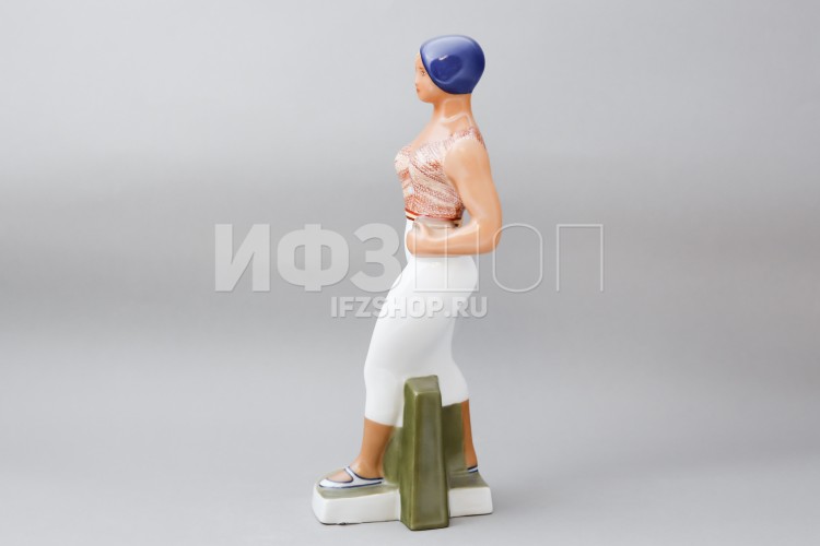 Идущая девушка (высота 25.3 см) в Москве