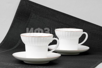 Подарочный набор: две чашки (ф. Волна) + две салфетки (черные)