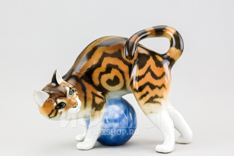 Кошка с клубком Мраморная (несортная, высота 19 см) 